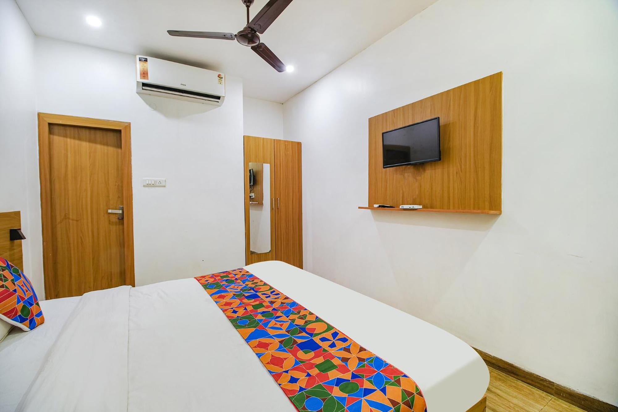 Отель Fabexpress Anurag Residency Гувахати Экстерьер фото